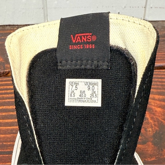 VANS Sk8-hi Quilted in Black & Red - Picture 8 of 8